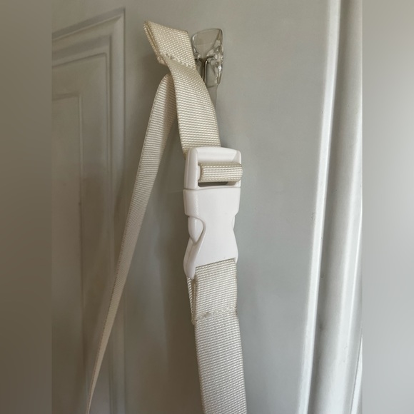 LEVI'S | Hologram Belt Bag - Picture 6 of 7